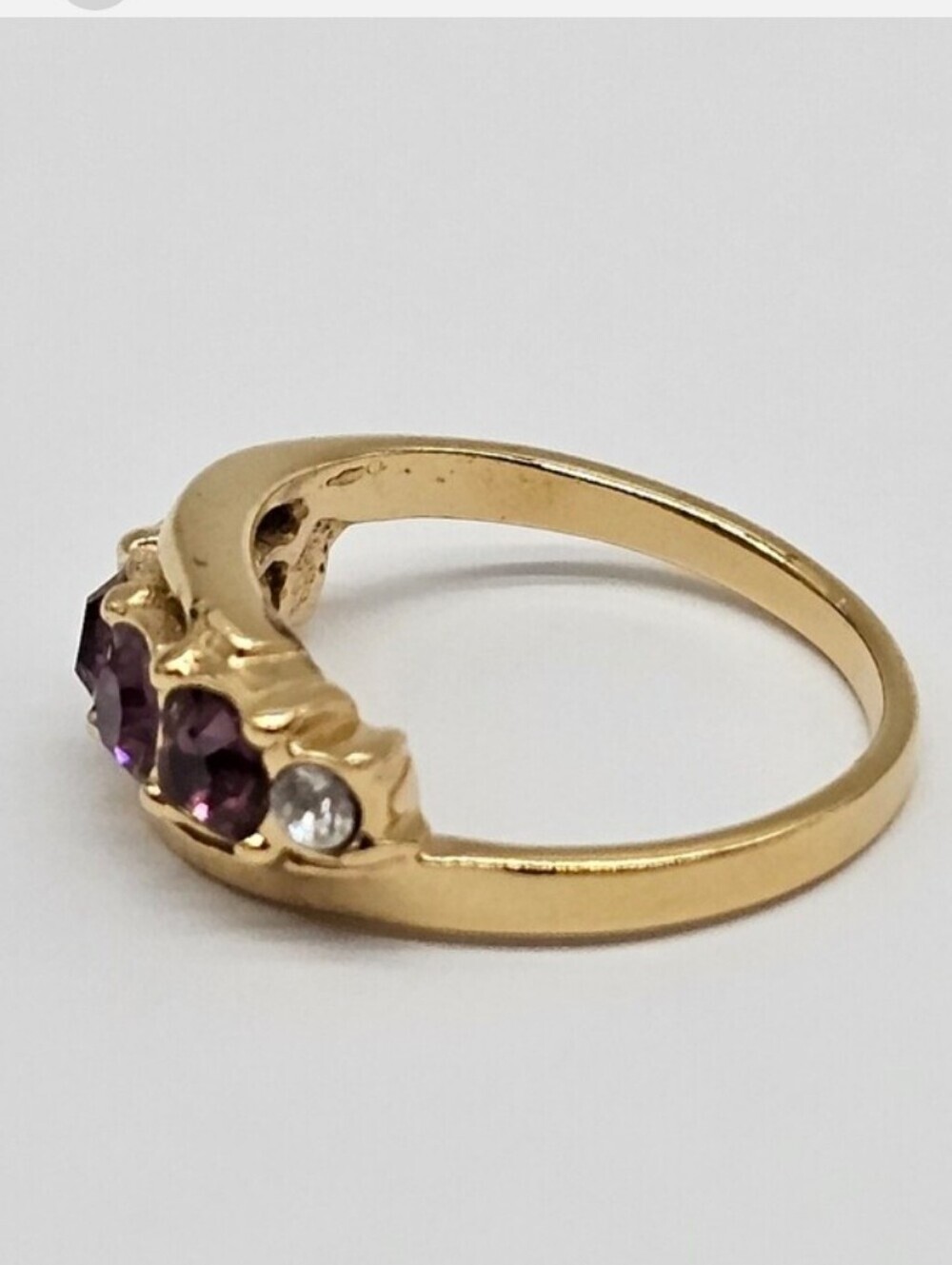 Avon Goldtone Ring with Purple Gemstones - Picture 5 of 8